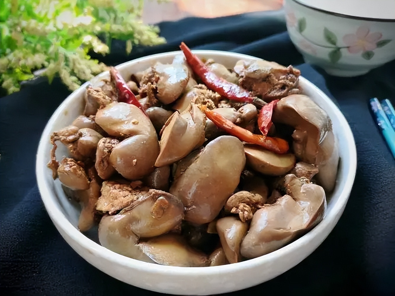 鸡肝忌食什么,鸡肝为什么不建议多吃