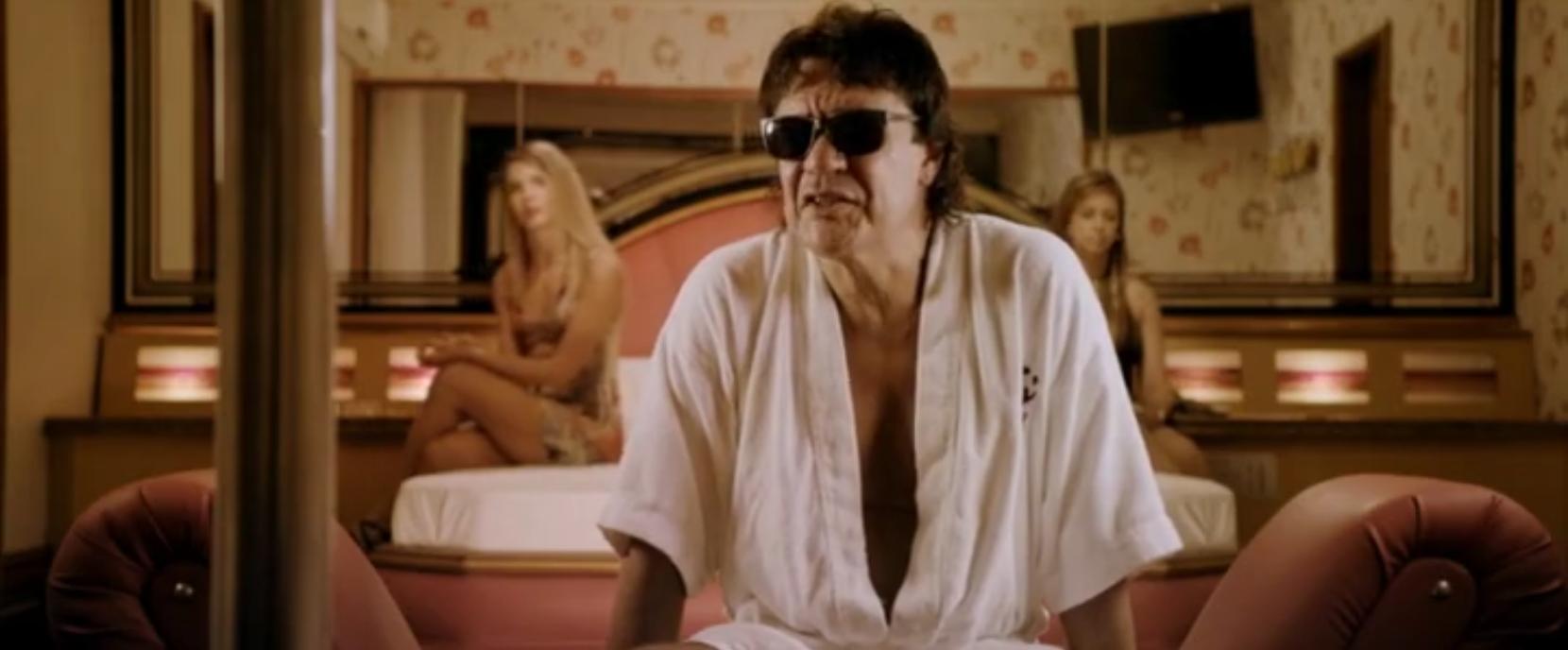 巴西球王连获两次世界杯,靠努力最后成功的足球巨星