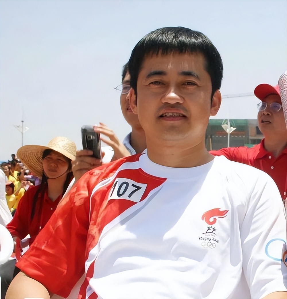 安踏收购fila在哪一年,安踏官宣签约欧文李宁