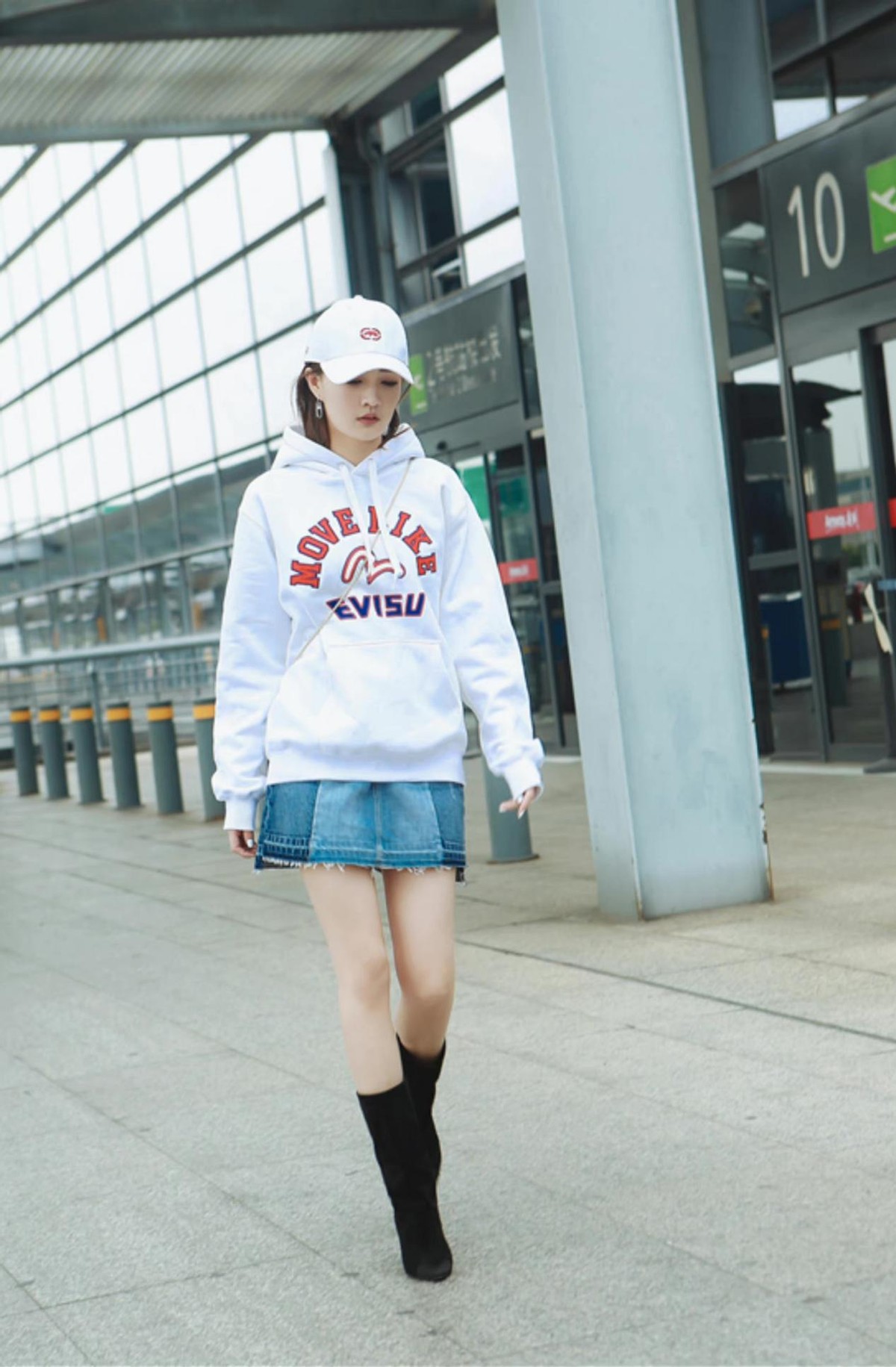 徐璐日常穿搭小短裙,徐璐同款卫衣