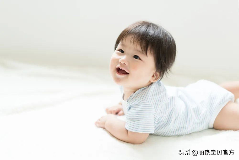 两个孩子，一个睡觉多一个睡得少，10年后的差距明显