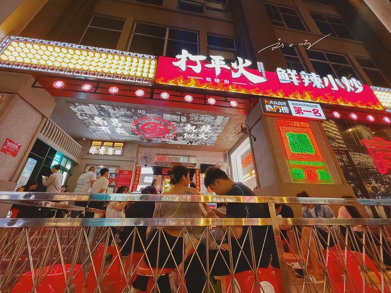 吃南昌美食辣哭的外地网红,网红江西南昌吃辣