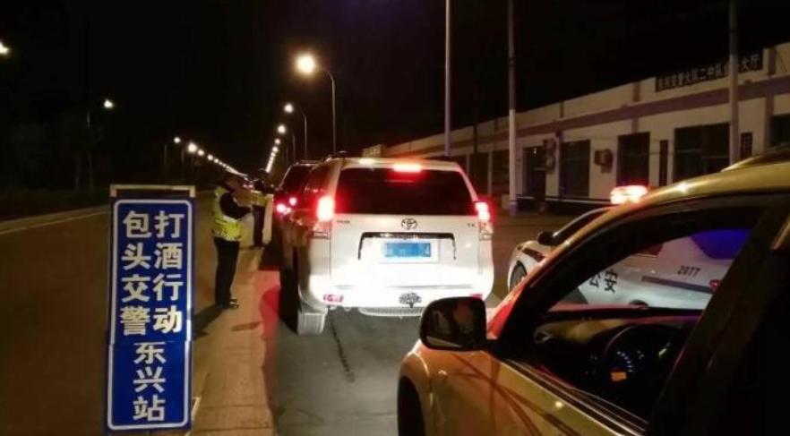 和无证驾驶的人发生碰撞,无证驾驶摩托车与汽车相撞责任