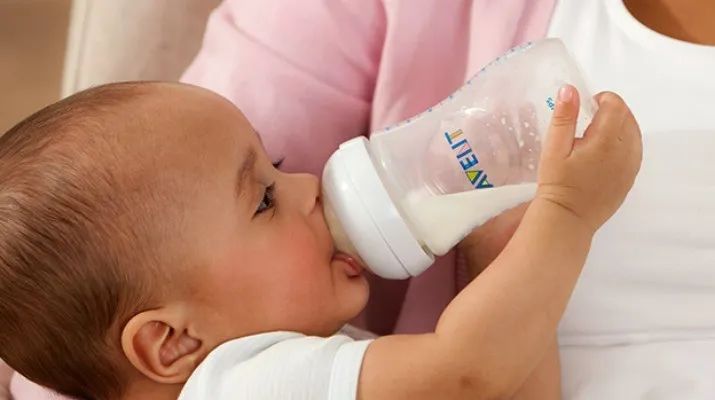 缺8万货车司机！美国奶粉危机拜登急派军机赴欧洲推飞行配方奶粉