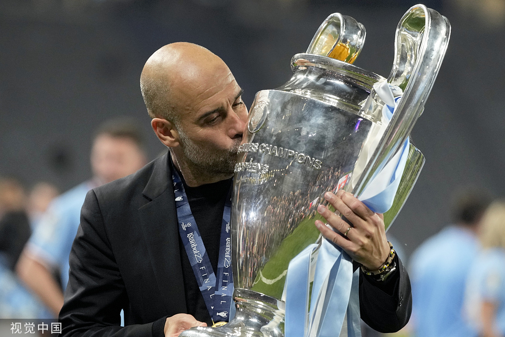 三冠王伟业,足坛三巨头创造奇迹