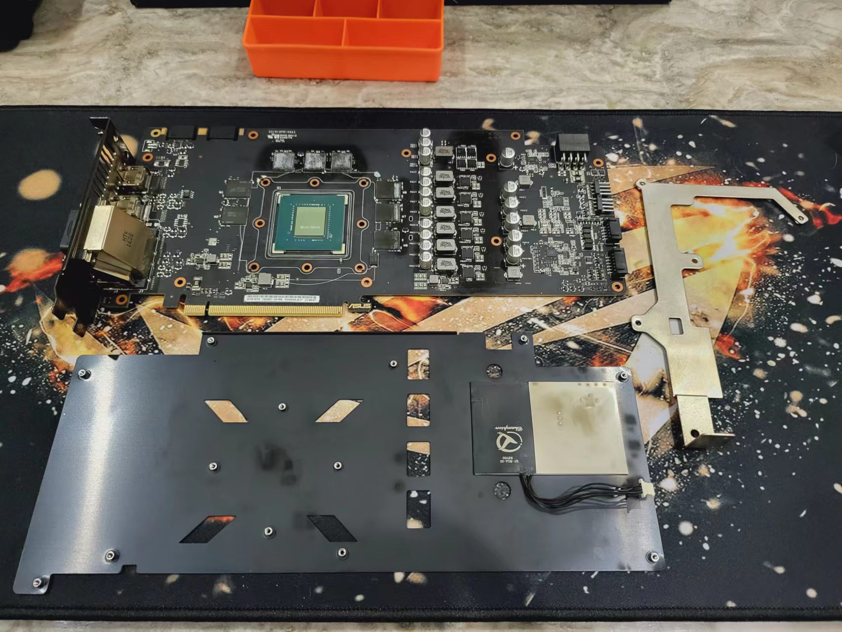 华硕1070冰骑士更换散热硅脂教程,华硕1070更换硅脂片用多厚的