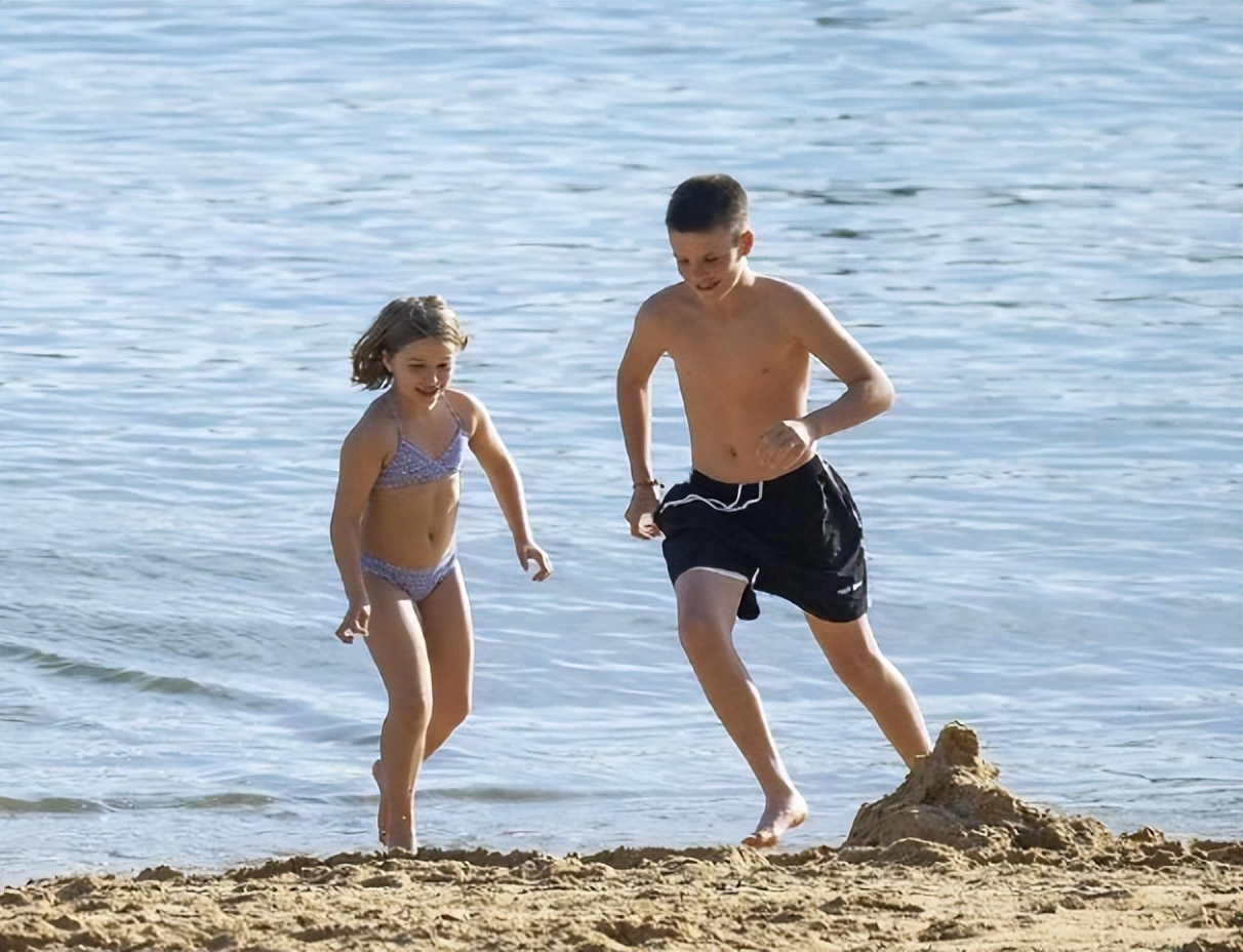 贝小七和贝克汉姆视频,贝小七贝克汉姆成长图片