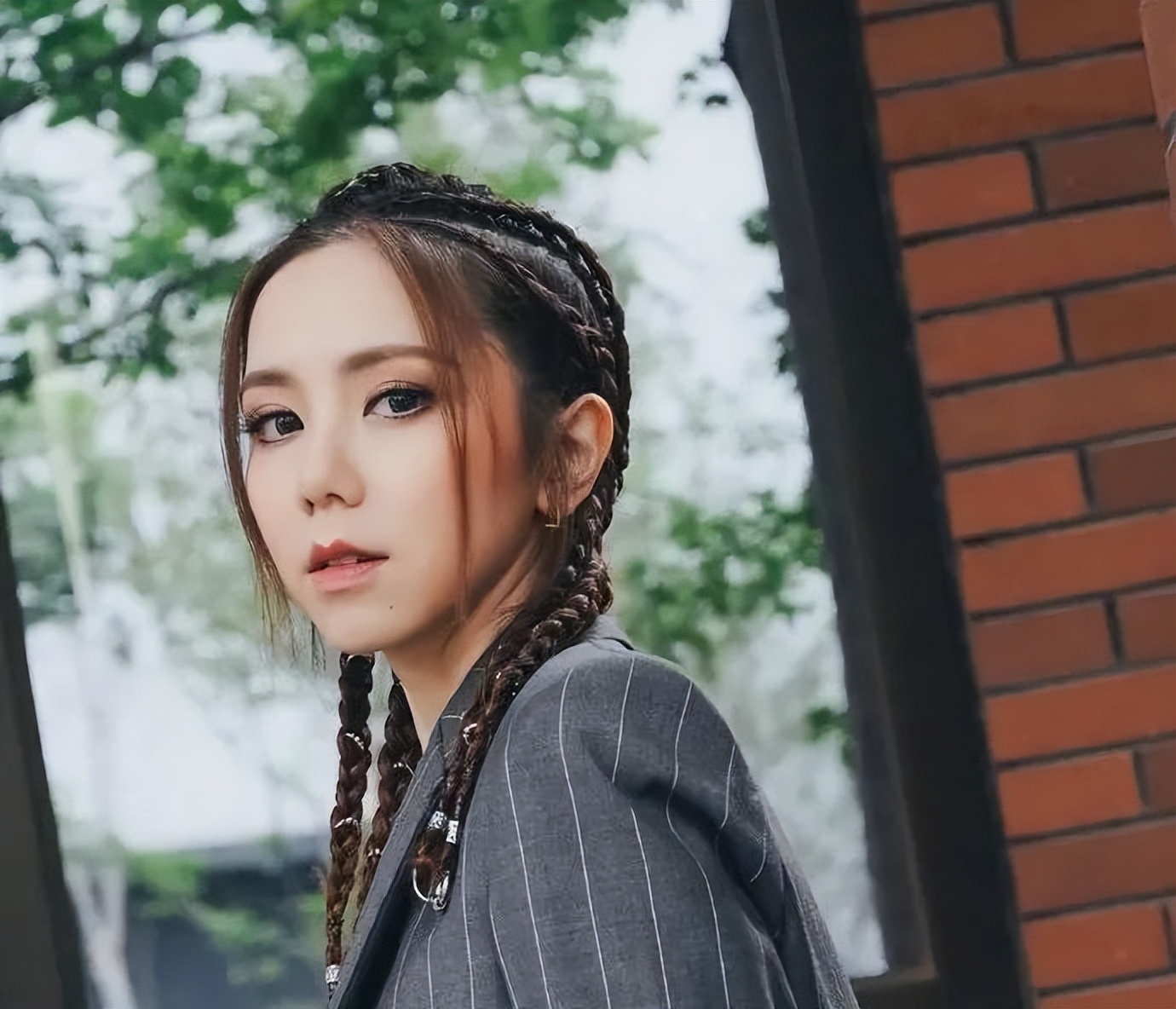 邓紫棋为什么唱粤语歌,邓紫棋为什么都是翻唱歌曲