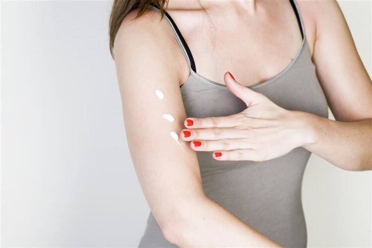 2%的红霉素软膏,2块钱的红霉素软膏能祛斑吗