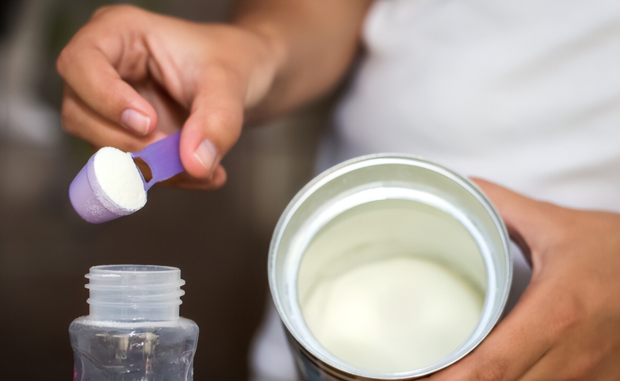 婴儿必须喝贵的奶粉吗,宝宝一定要喝温水吗