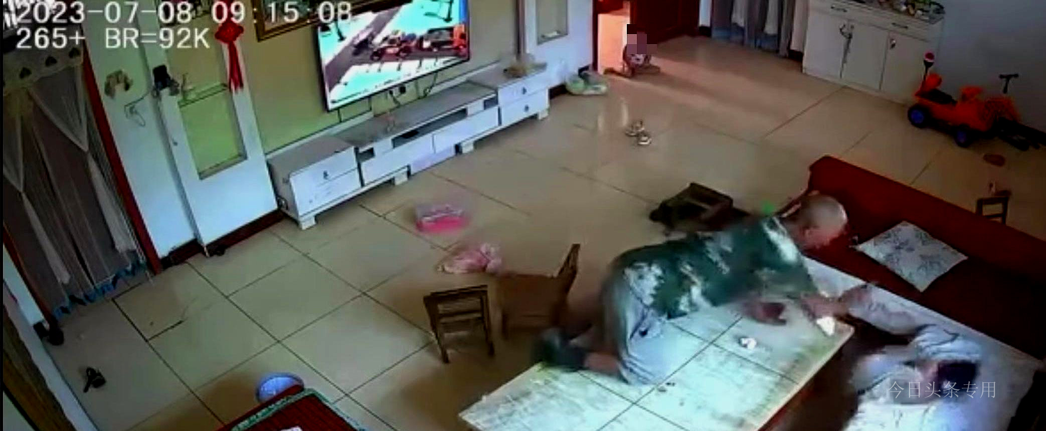 老人入室斧头砍小孩事件被判结果,老人进屋砍小孩事件