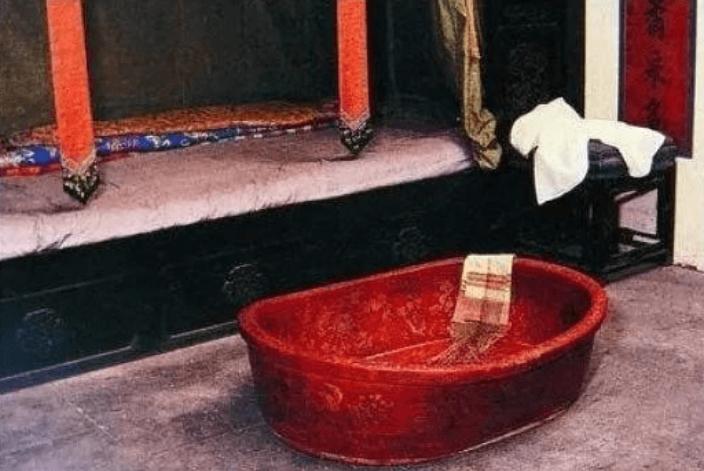 古代为什么太监伺候娘娘沐浴更衣,为什么古代太监不愿给妃子沐浴