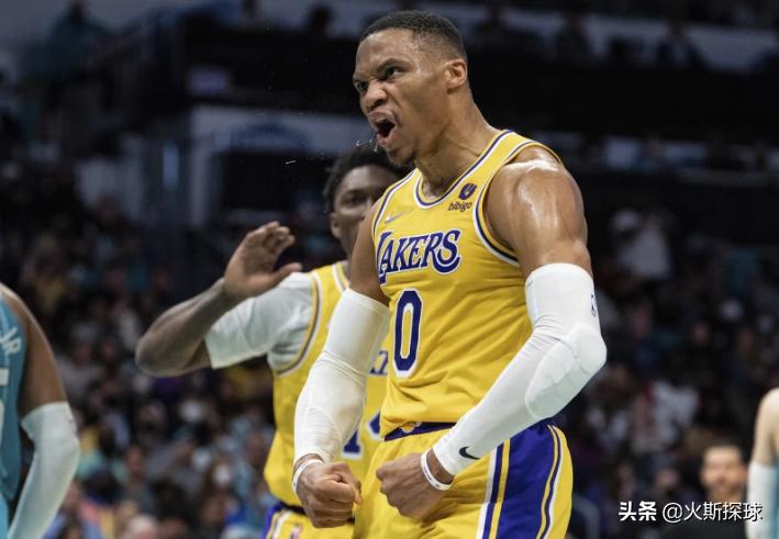 上赛季五位18+7+7的球员之一，美媒为威少鸣不平，期待新赛季