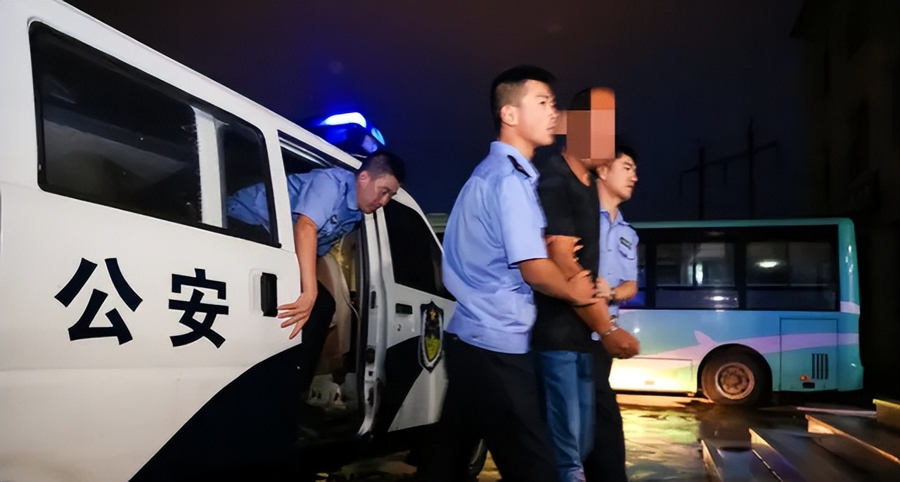 丈夫外出打工,发现妻子其隐私部位异常,妻子:是你表哥强迫我