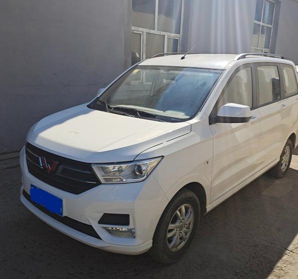 新五菱宏光s性价比,五菱荣光s和五菱宏光s哪个拉货好