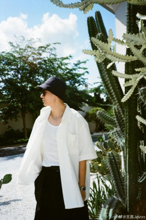 王嘉高清大图写真,王嘉拍照