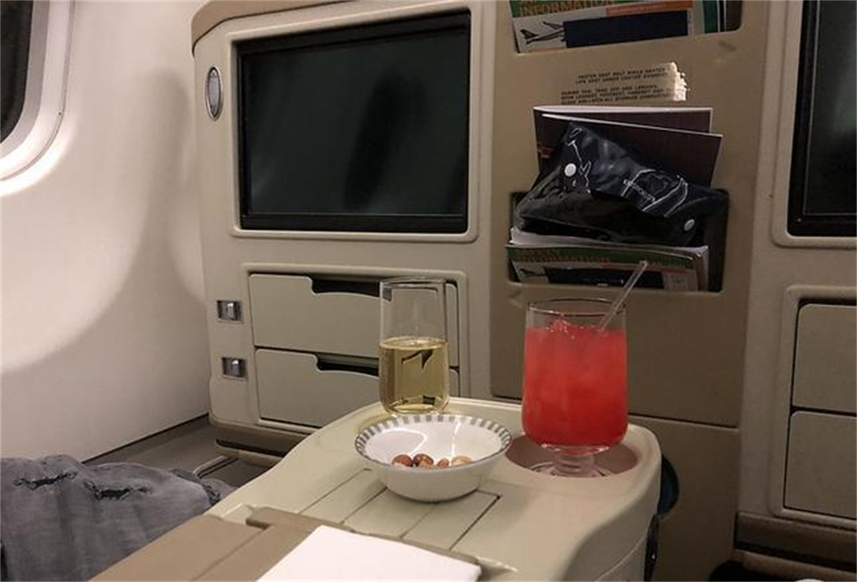 男子花25万美元买了张无限次机票,小伙花25万买了张无限次机票