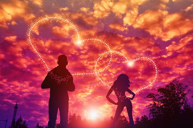 男朋友为什么老是跟我聊我姐,为什么我喜欢的人总喜欢我闺蜜