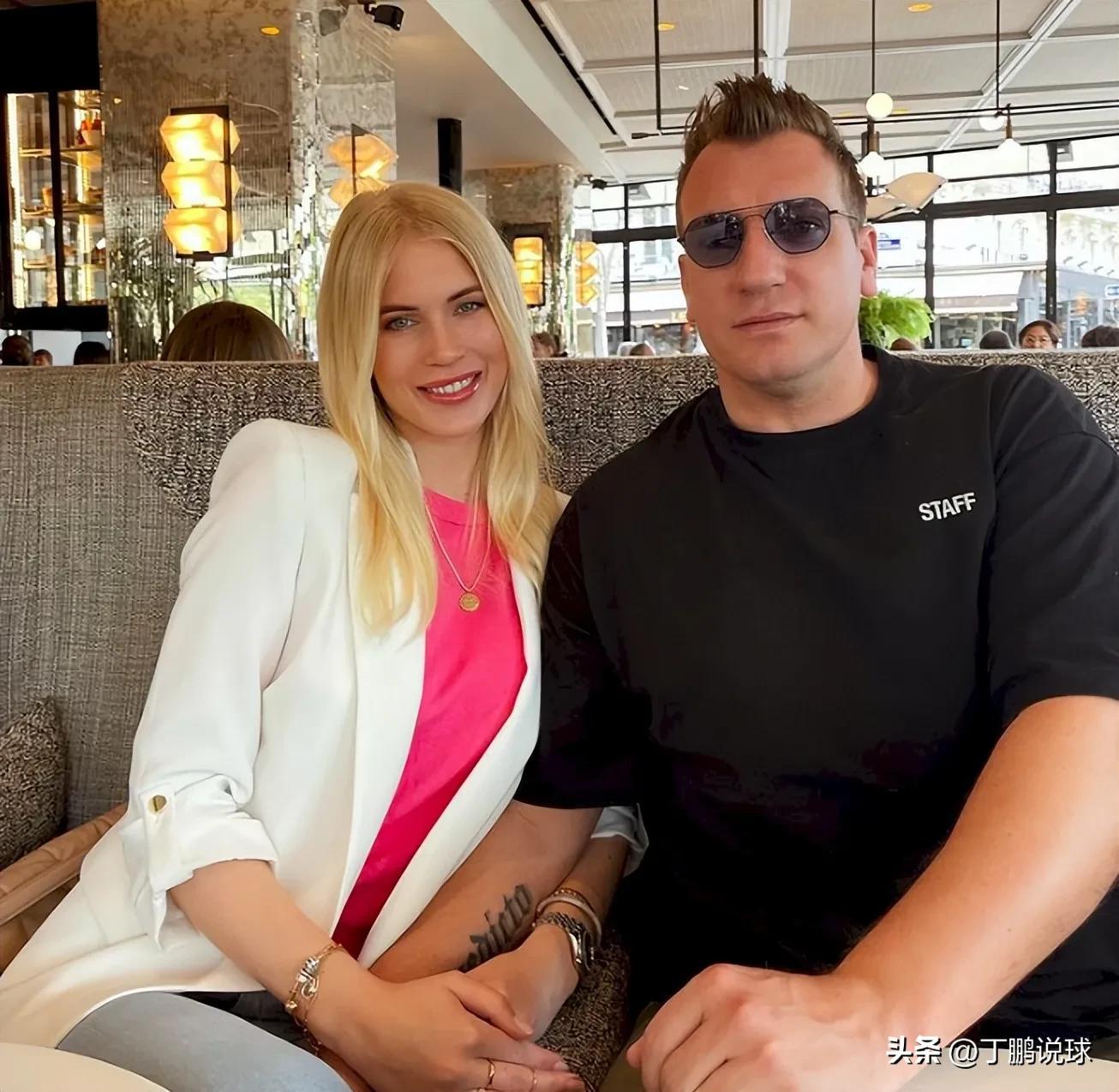 太讽刺，盗嫂门事件发生10年后，二弟成冤大头，绿帽哥反而得解脱