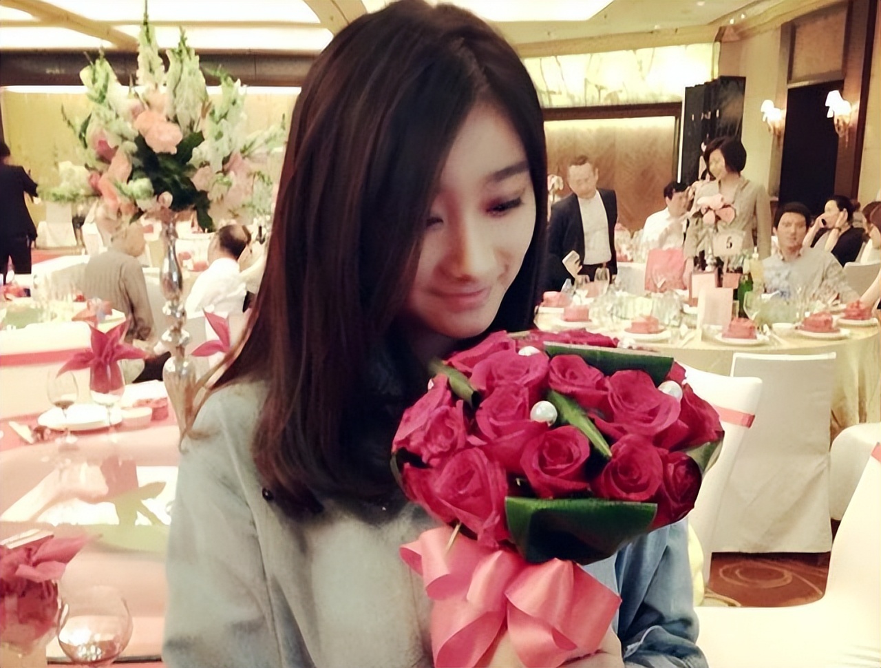 艺体女神王曼亲私密故事？浙大校花颜值不输张豆豆？曼亲生活细节