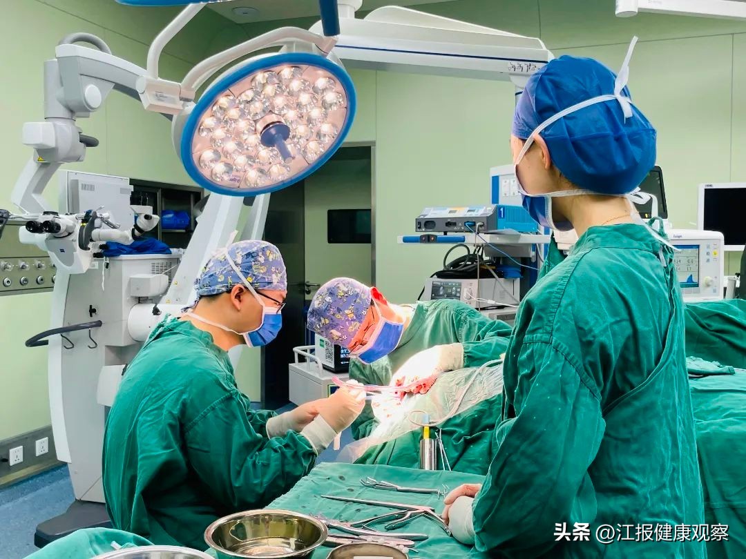 南昌大学二附用坚守为生命守岁