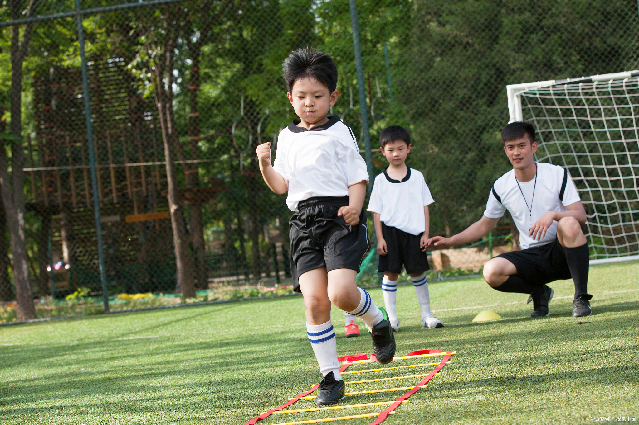 小孩长高与父母身高公式,男孩身高长到多少才可以长高