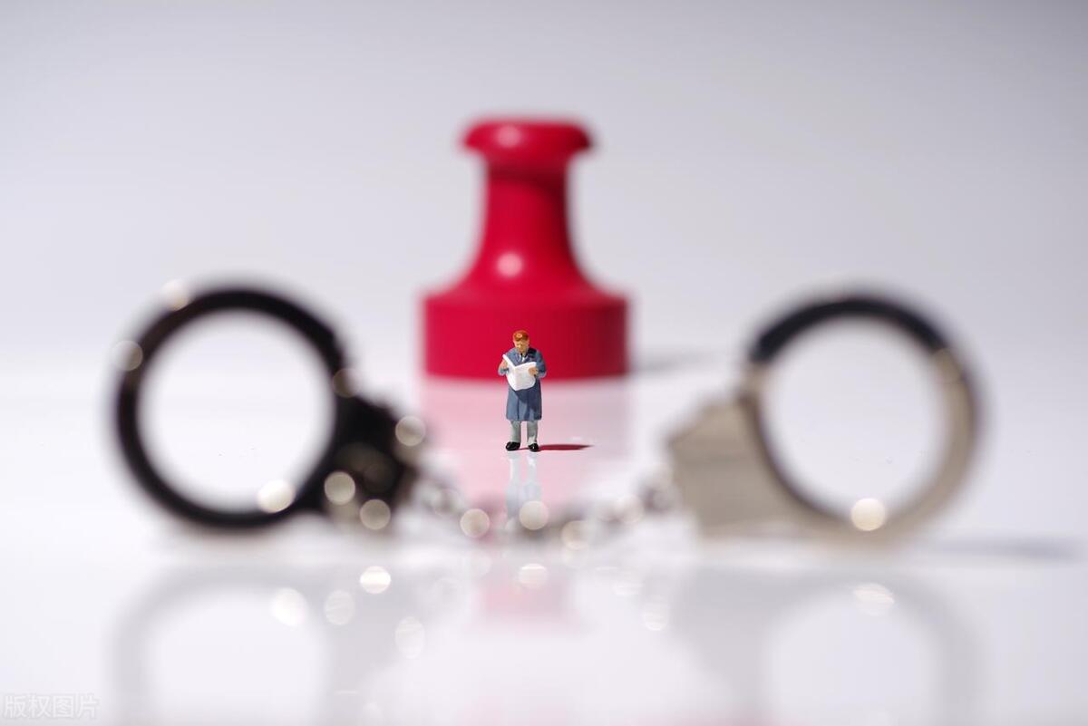 以借为名不还公款是否构成贪污罪,与贪污犯共谋贪污构成什么罪