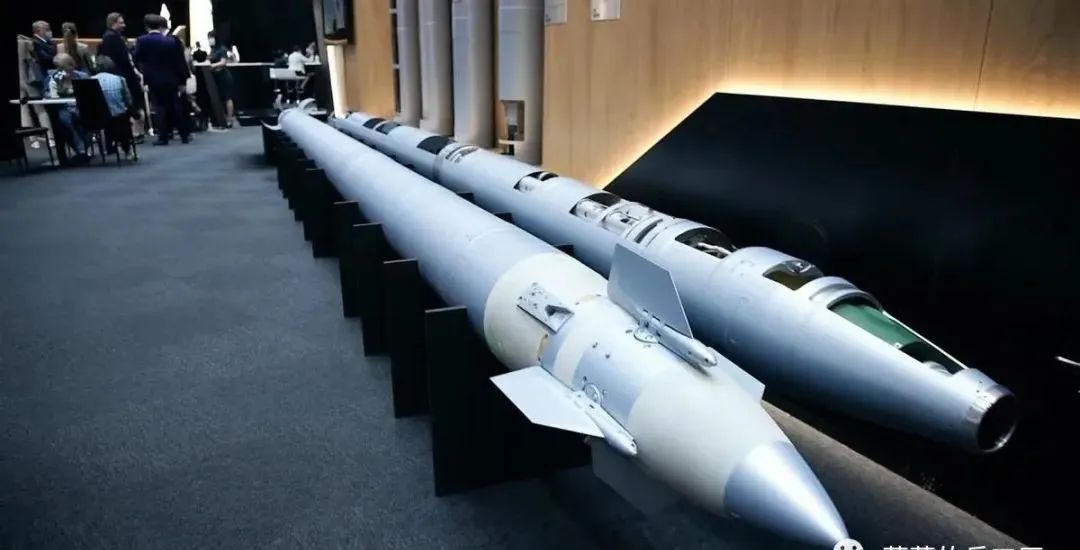 俄军精确打击乌克兰火箭炮,m270火箭炮vs龙卷风