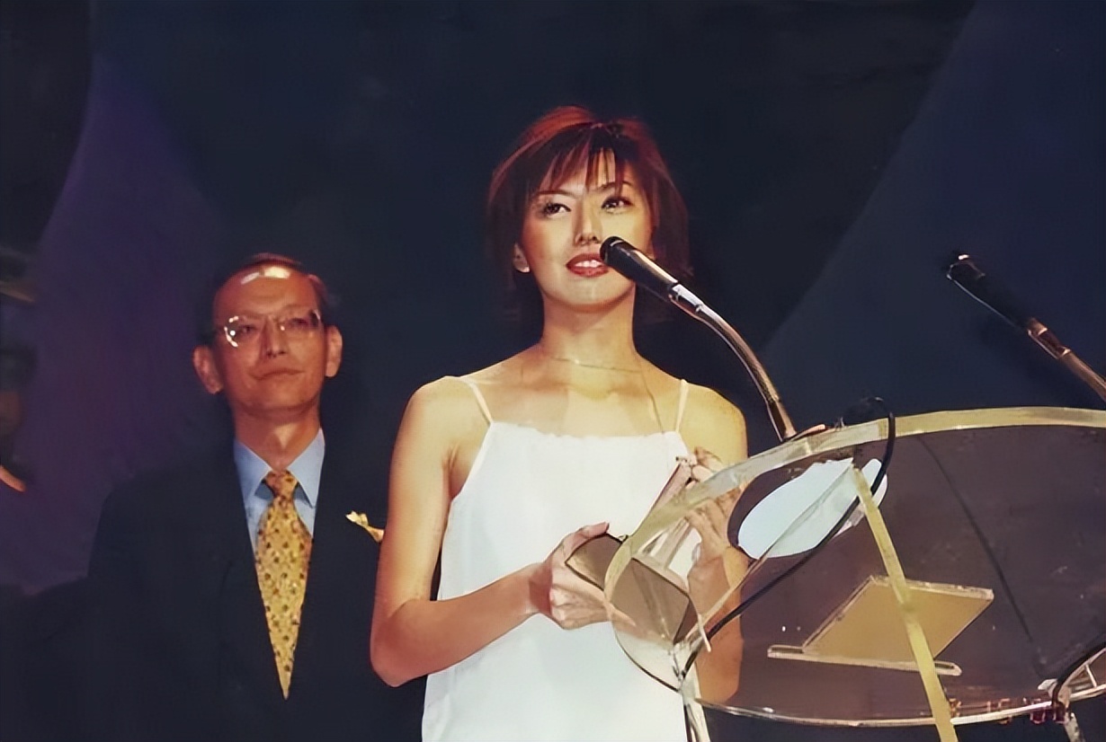 歌词经典语录100句,最打动人心的经典歌词句子