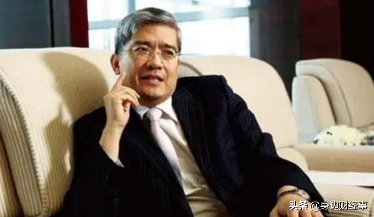 与空姐相识三年，让其背负900万债务，*咸平郎**坠落之路是怎样的