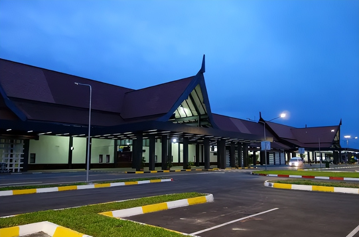 东*姑北**娘国外旅游，小7岁导游对她念念不忘，两人结婚5年后怎么样