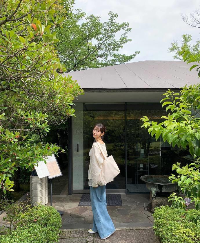 夏天穿蓝色一直很显白,夏天穿蓝色系穿搭