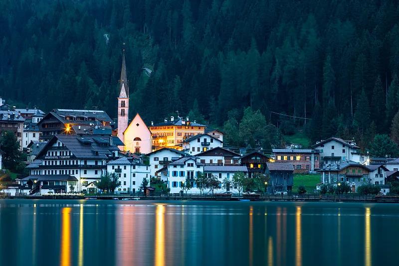 阜阳和贵州哪个比较发达,毕节哪个地方发展最好