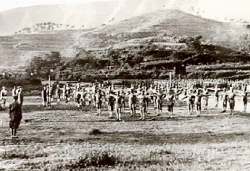 新四军战士腹背受敌,腹背受敌的新四军