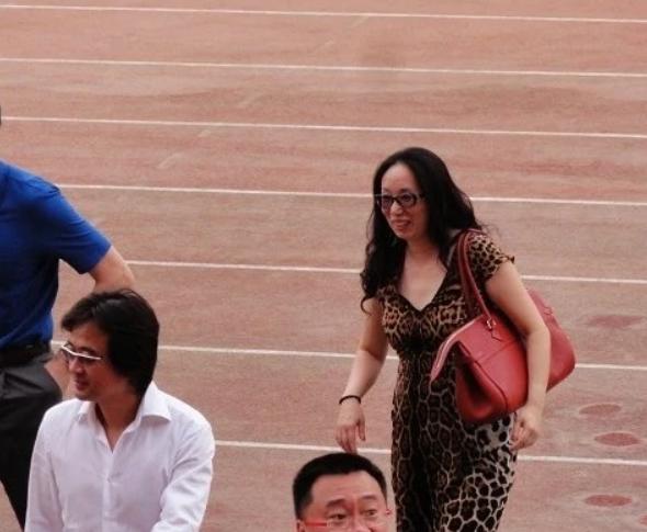 黑龙江首富戴秀丽和她的丈夫,黑龙江女首富戴秀丽的故事