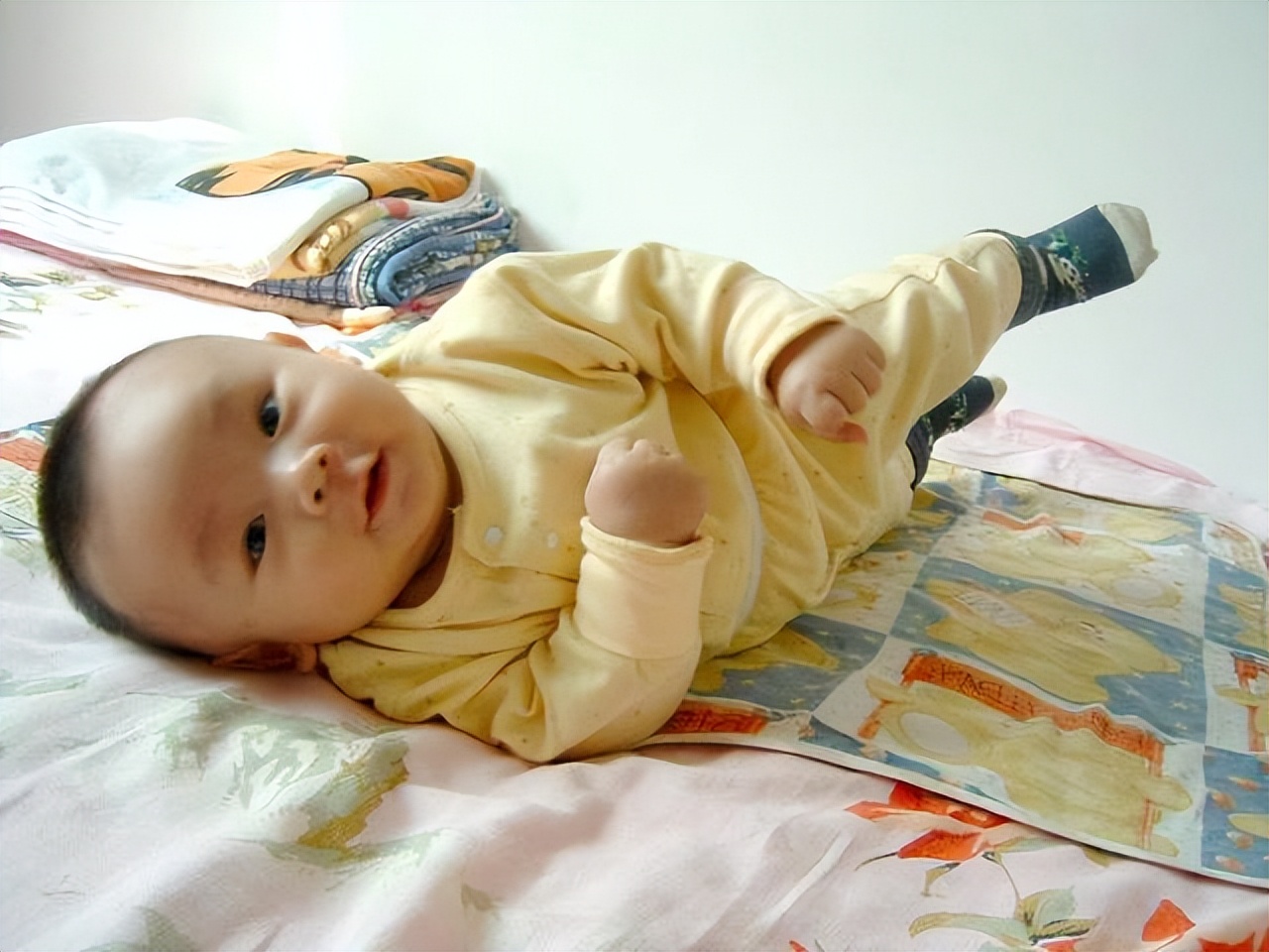 0-2岁宝宝运动发展特点,0-12个月宝宝运动训练大全