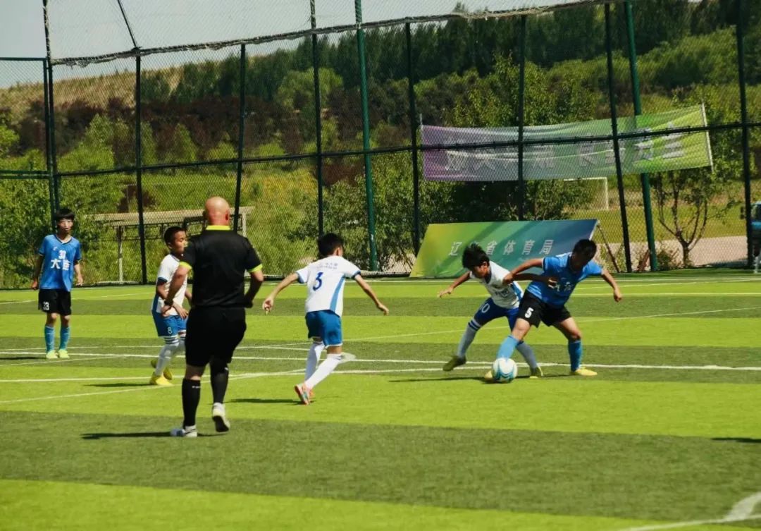 大连夺冠捧杯,大连男足最新消息