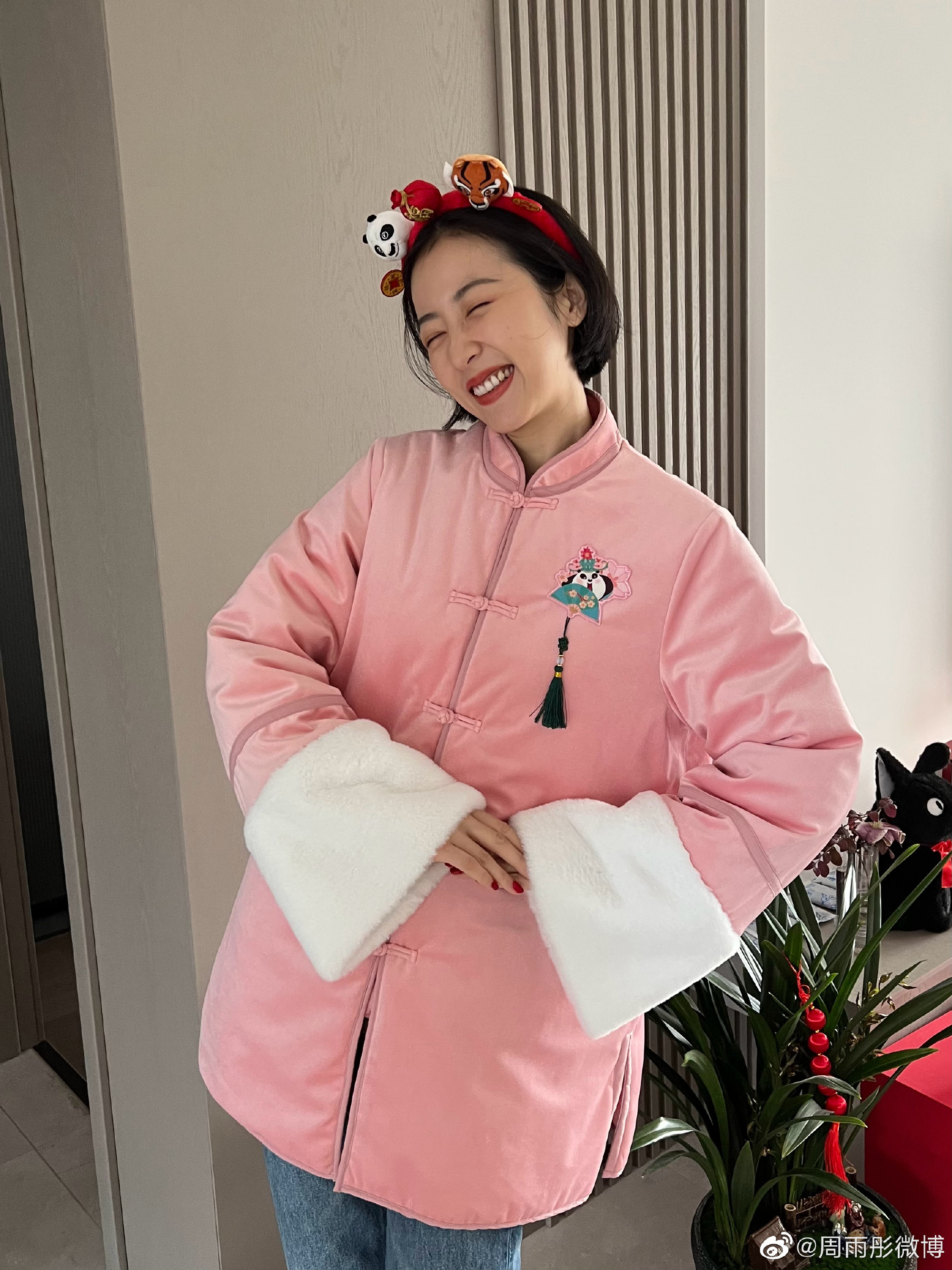 周雨彤经典穿搭,周雨彤最新穿搭