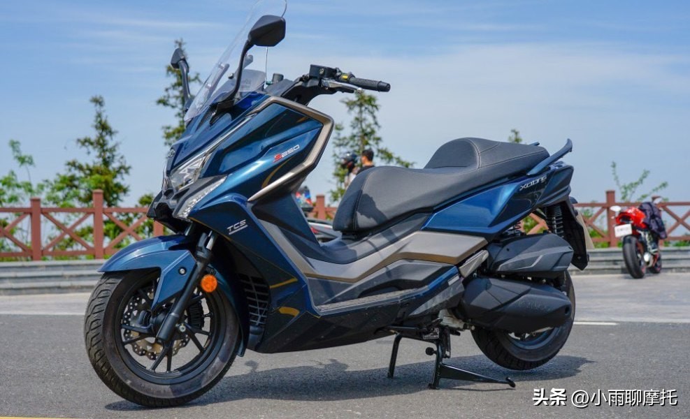 赛艇250和光阳300,光阳250赛艇和钱江250大小对比