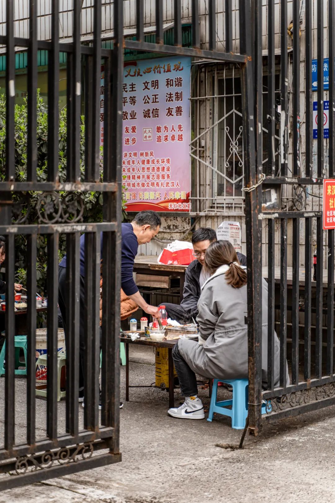 最惨的餐饮业现状,全国餐饮业倒闭数量和开店数量