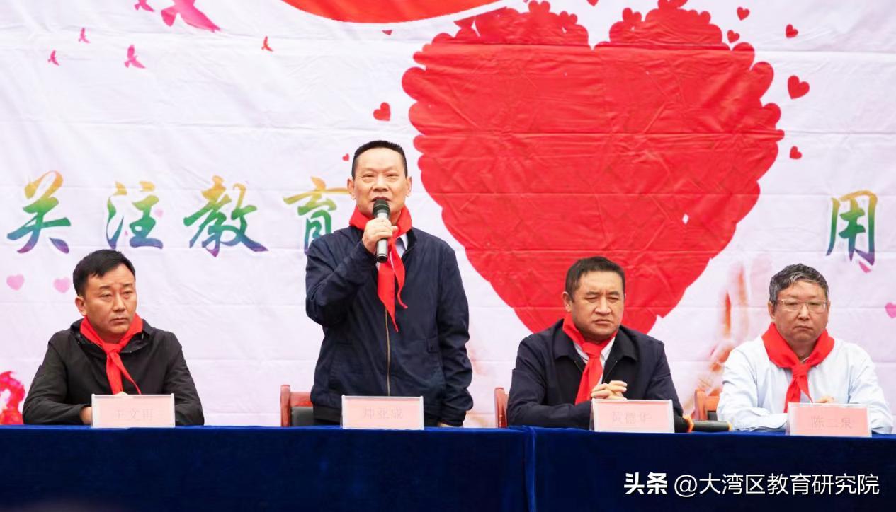 百里校园传爱心，千里同学酿佳话