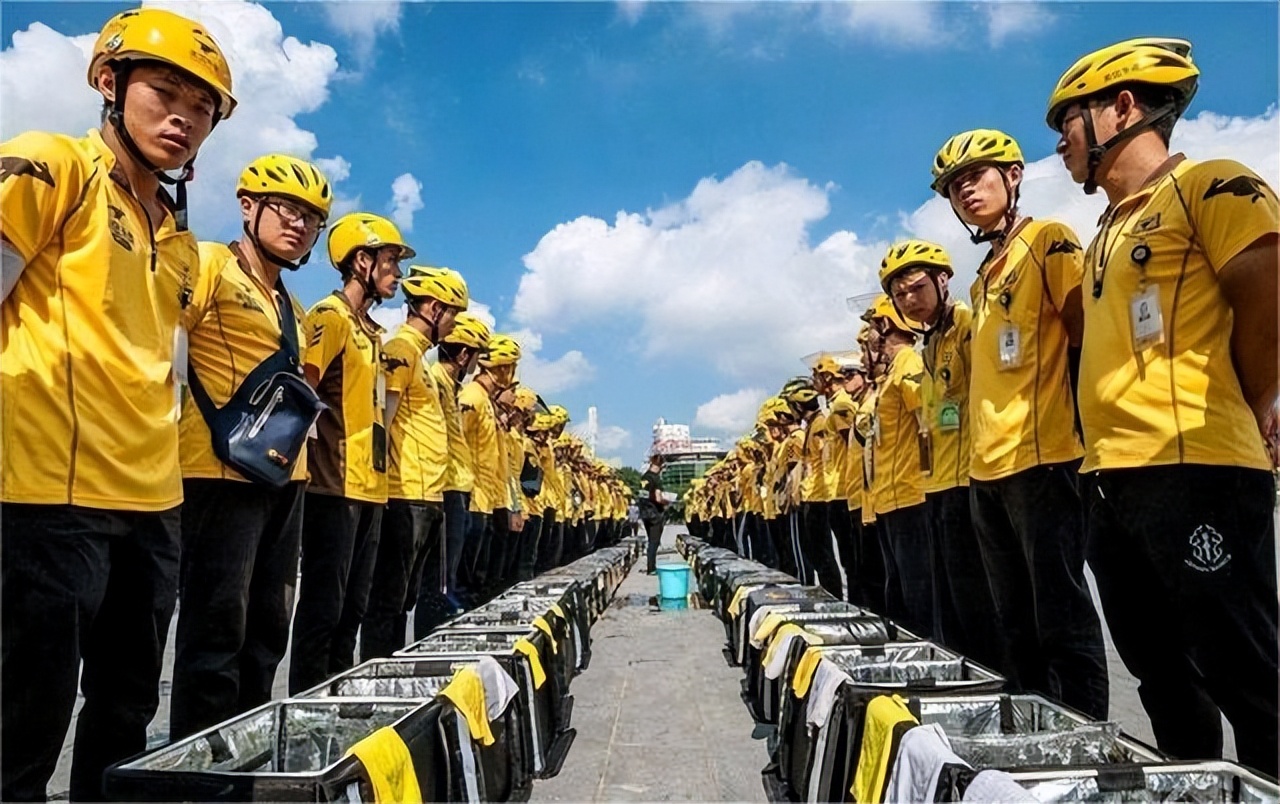 为什么年轻人都不干装修了，网友：送外卖一个月七八千，凭啥要去