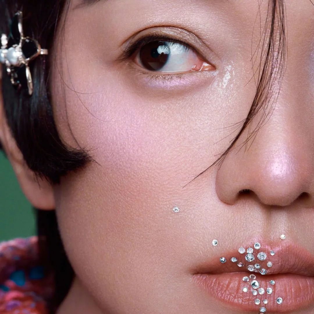 赵丽颖一头红发绚丽吸睛,赵丽颖红发造型