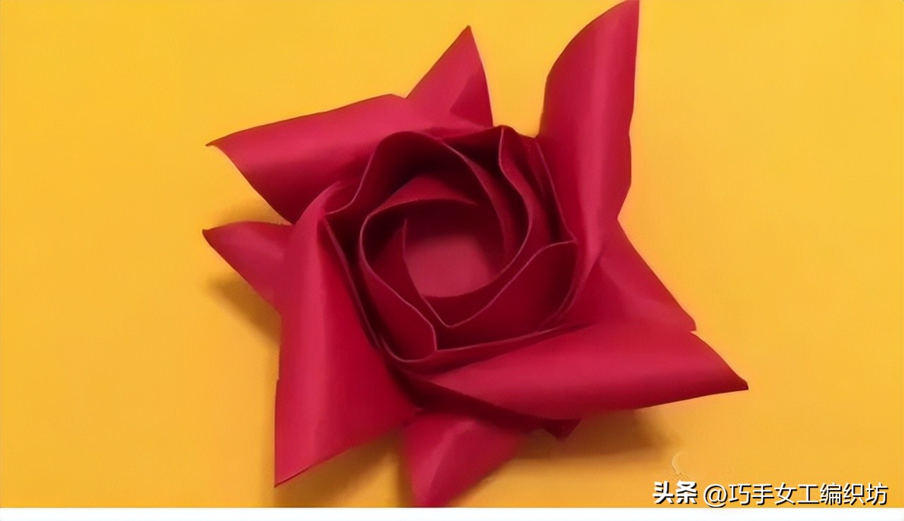 一张纸就能叠着的玫瑰,一张纸能折的红玫瑰花