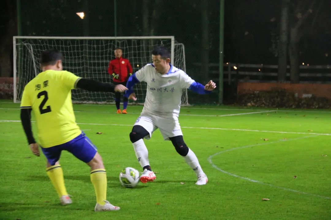 4度的天气,在4000的海拔踢球是什么感受