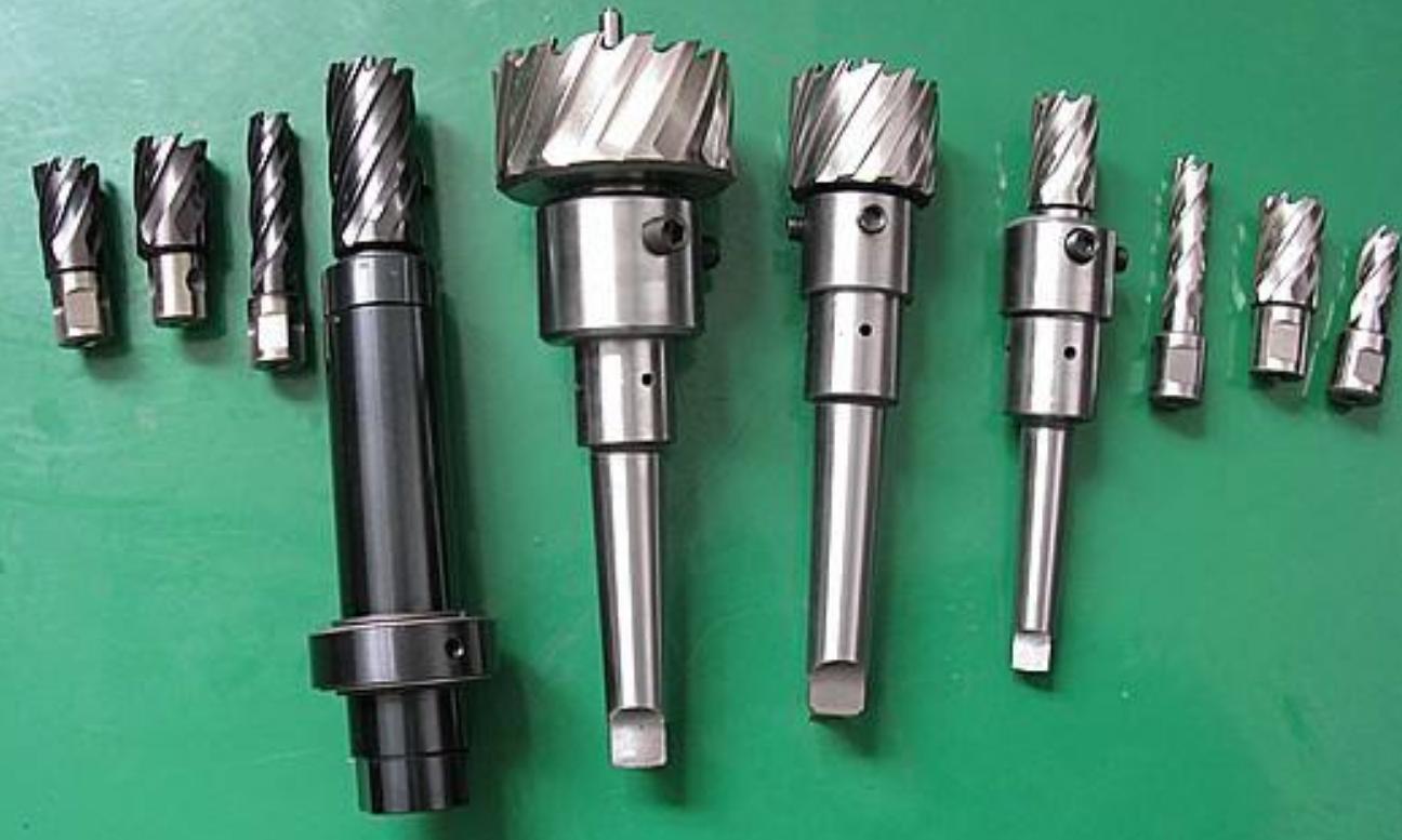 打桩机水鬼捞钻头3d演示,为什么打桩机一定要人下水里面捞