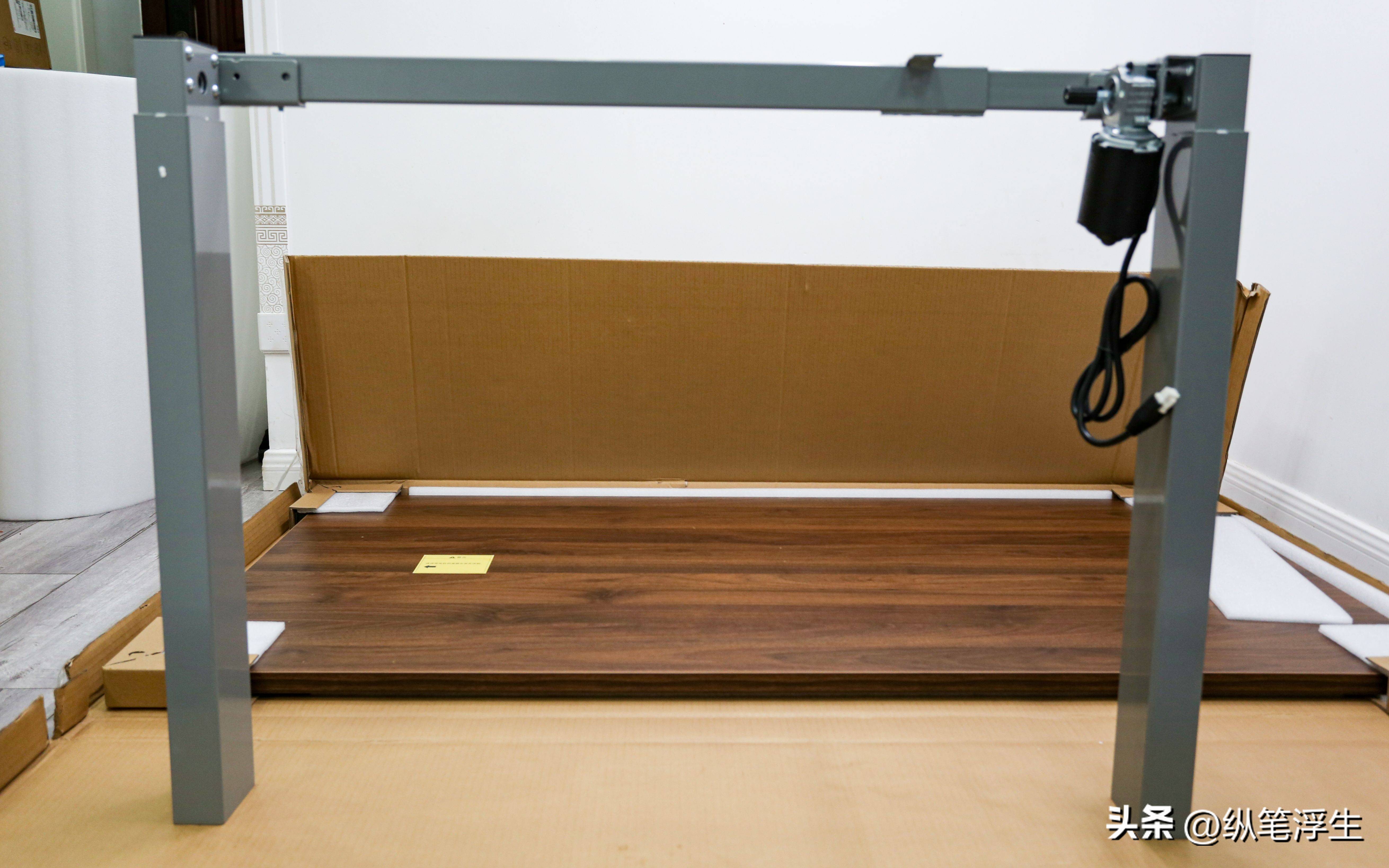 升降桌可站可坐可半蹲上班,升降桌可移动站立办公