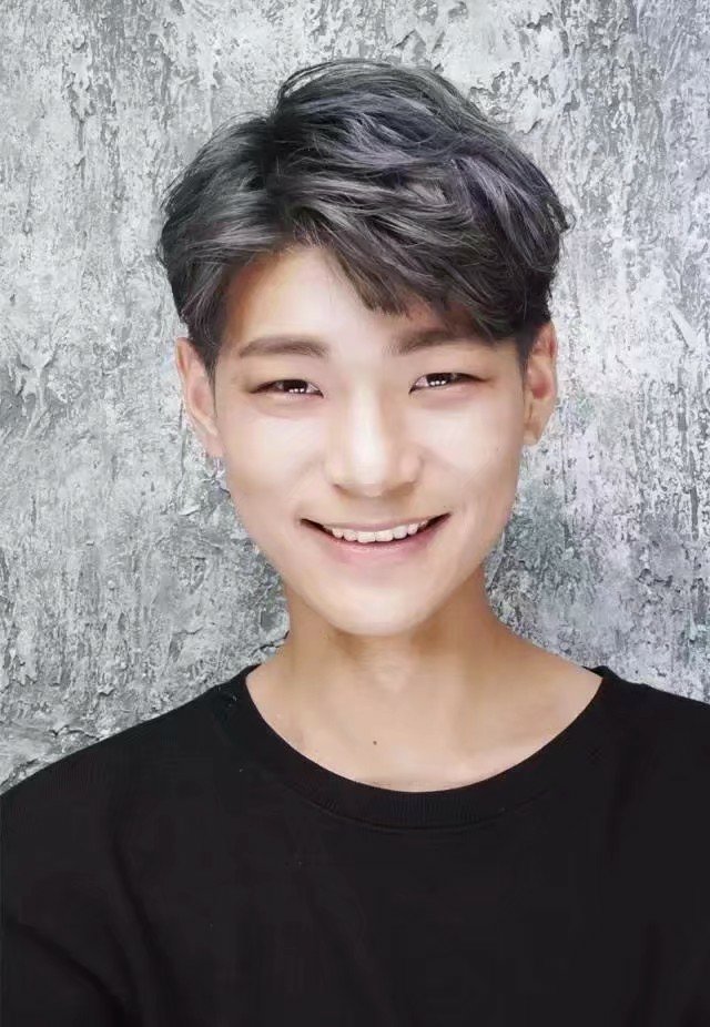 男人到40岁要理什么发型才更好看,男人过了40岁发型这样剪精神帅气