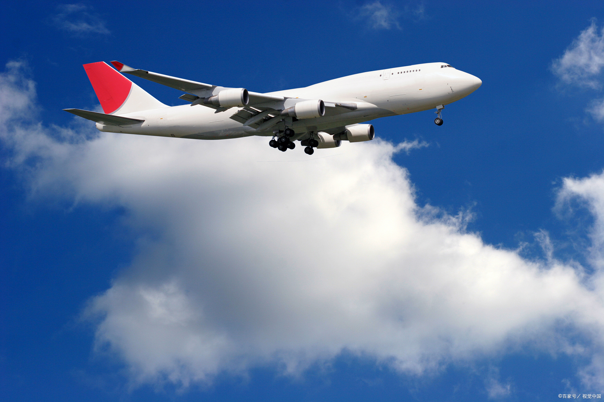 揭秘航空公司的盈利之道：你以为机票是主要收入？其实只是零头！