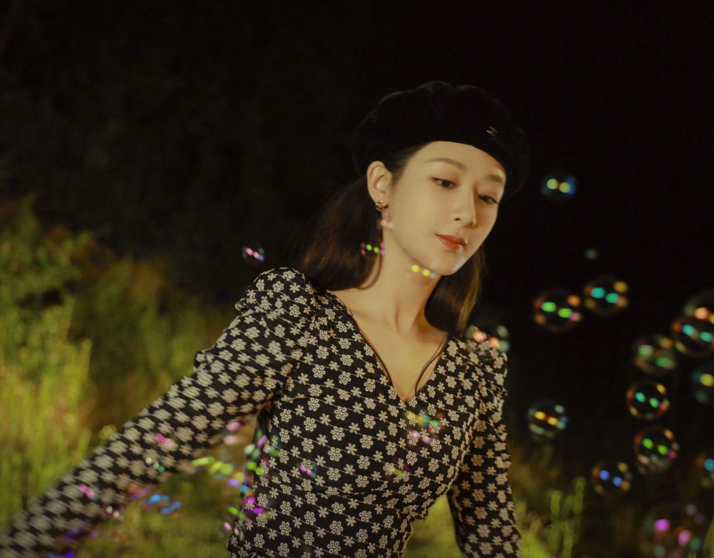 杨紫写真实力撩汉,杨紫暗黑女团风